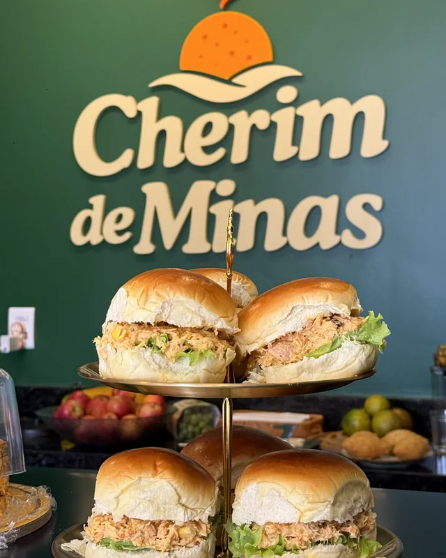 Sanduíches naturais reais da Cherim de Minas